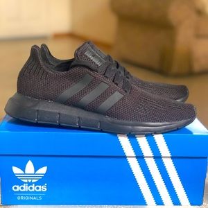 Adidas Men’s Swift Run in black on black